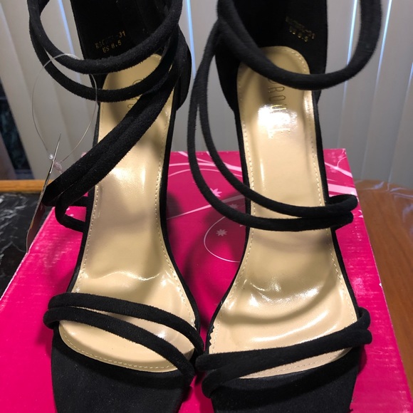 🌷Spring🌷 Black heels - Picture 4 of 8